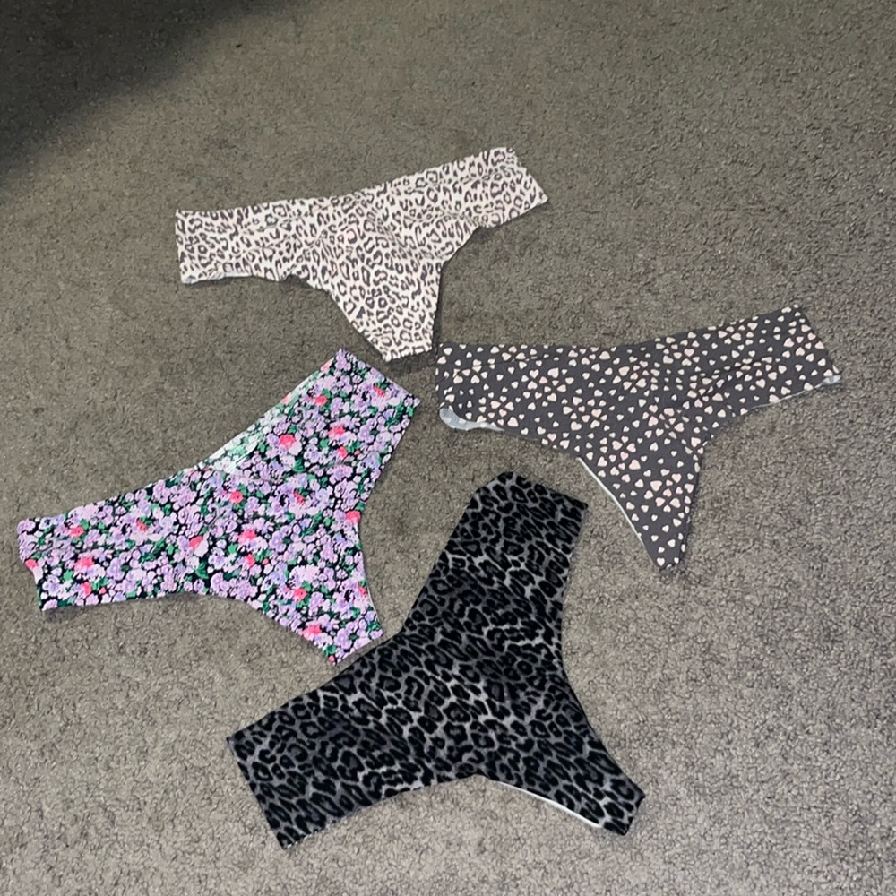 NWT Victoria’s Secret 4 pairs panties size medium seamless thongs